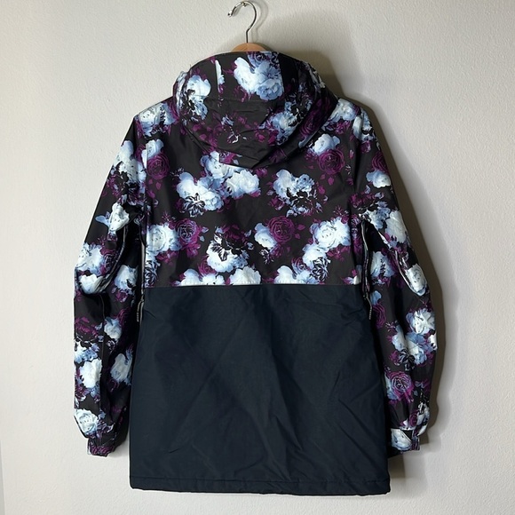 Volcom Bow Insulated GORE-TEX® Jacket Women's in Black & Purple Flora Size Small - Picture 4 of 9